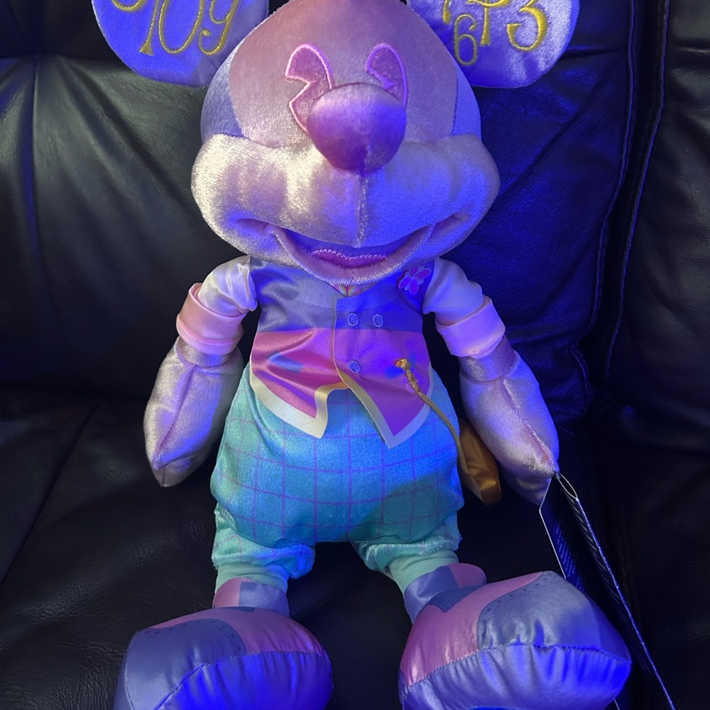 Limited edition: The Main Attraction Mickey mouse